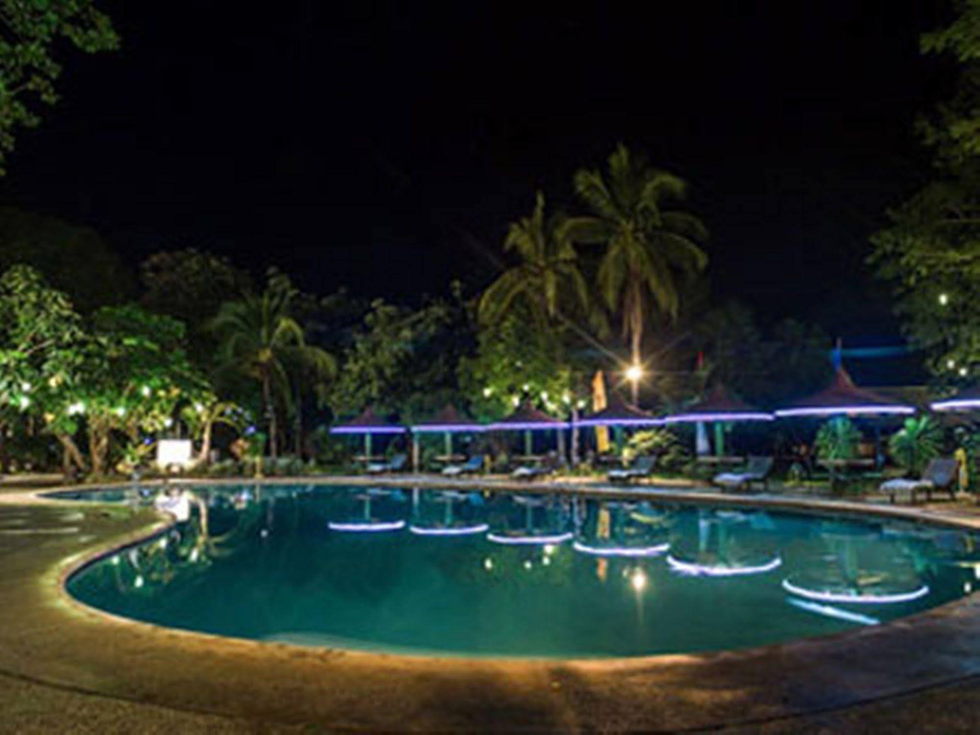 Matabungkay Beach Hotel Lian Luaran gambar