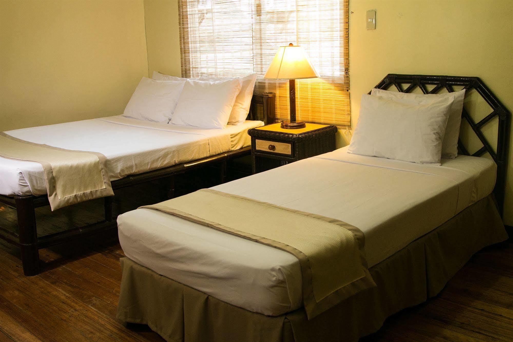 Matabungkay Beach Hotel Lian Luaran gambar
